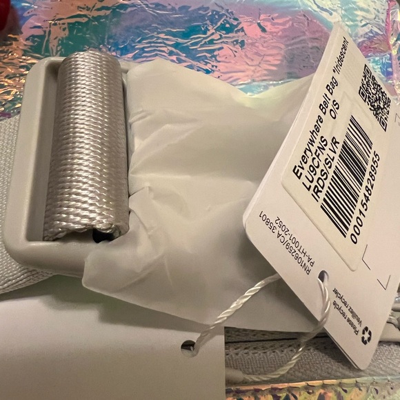 LULULEMON Everywhere Belt Bag 1L Iridescent NWT - Picture 4 of 7